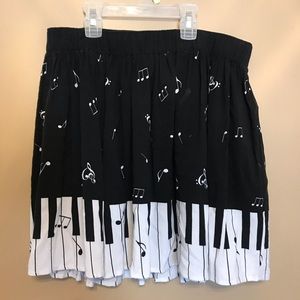 Piano skirt